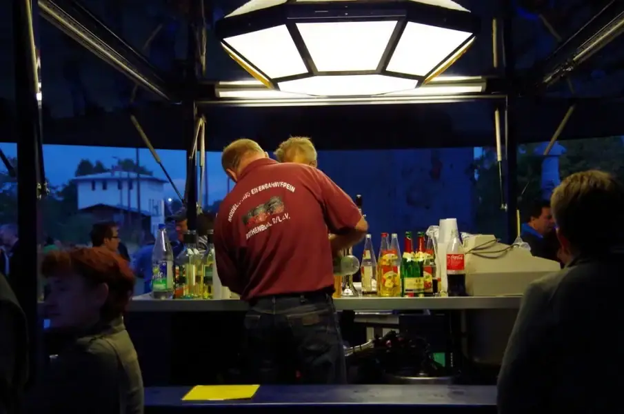 Ausschank am Abend beim Prellbockfest des Kleinbahnvereins Rothenburg/O.L.